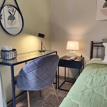 Olivia Apartment-Private Parking Халкида Экстерьер фото